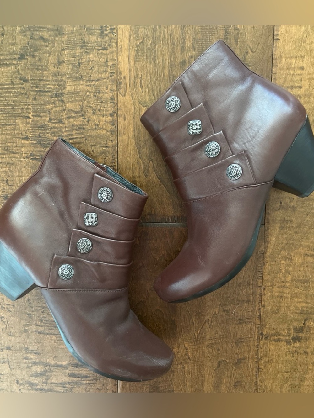 Dansko Baker Cordovan brown leather ankle boots with silver buttons EU 39